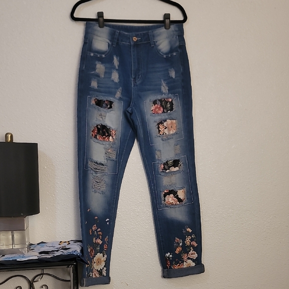 Jeans' Denim - Floral Patch High Rise Jeans - Blue